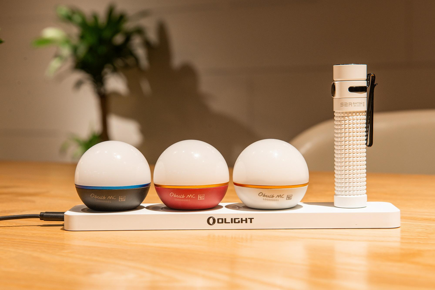 OLIGHT OMINO CHARGER - WHITE COLCOR