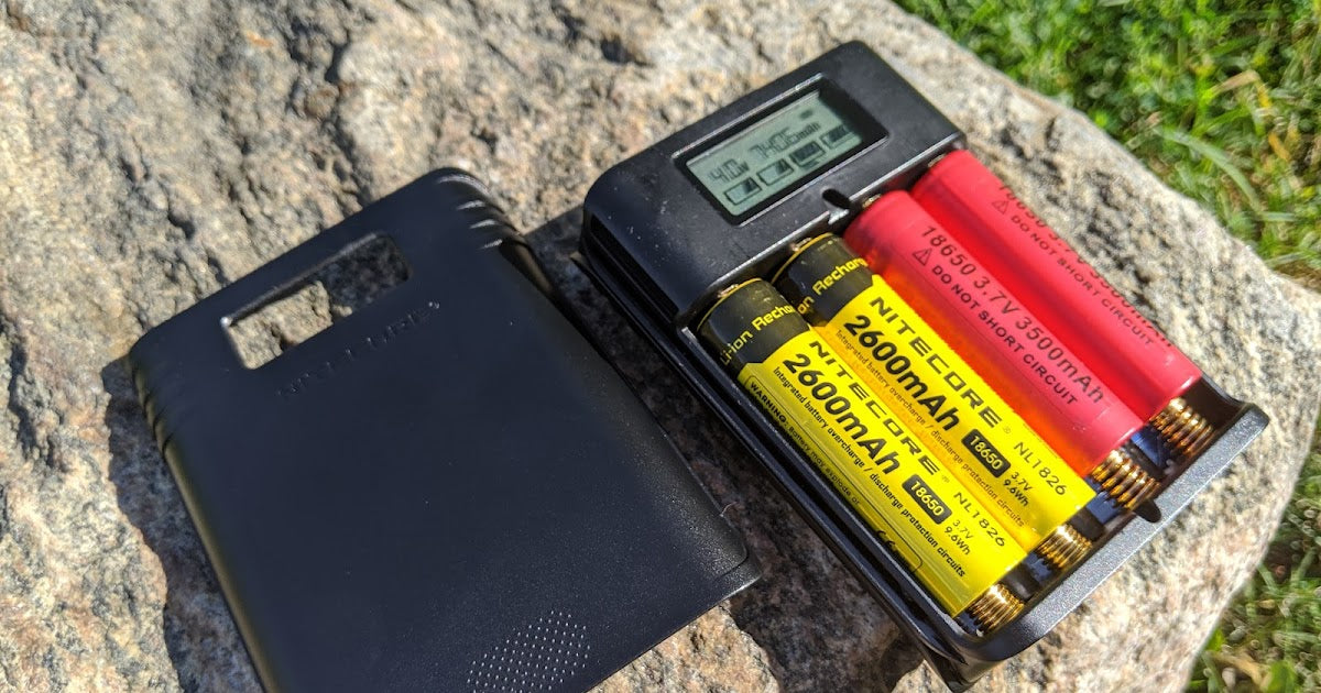 NITECORE F4 BATTERY CHARGER & POWER BANK