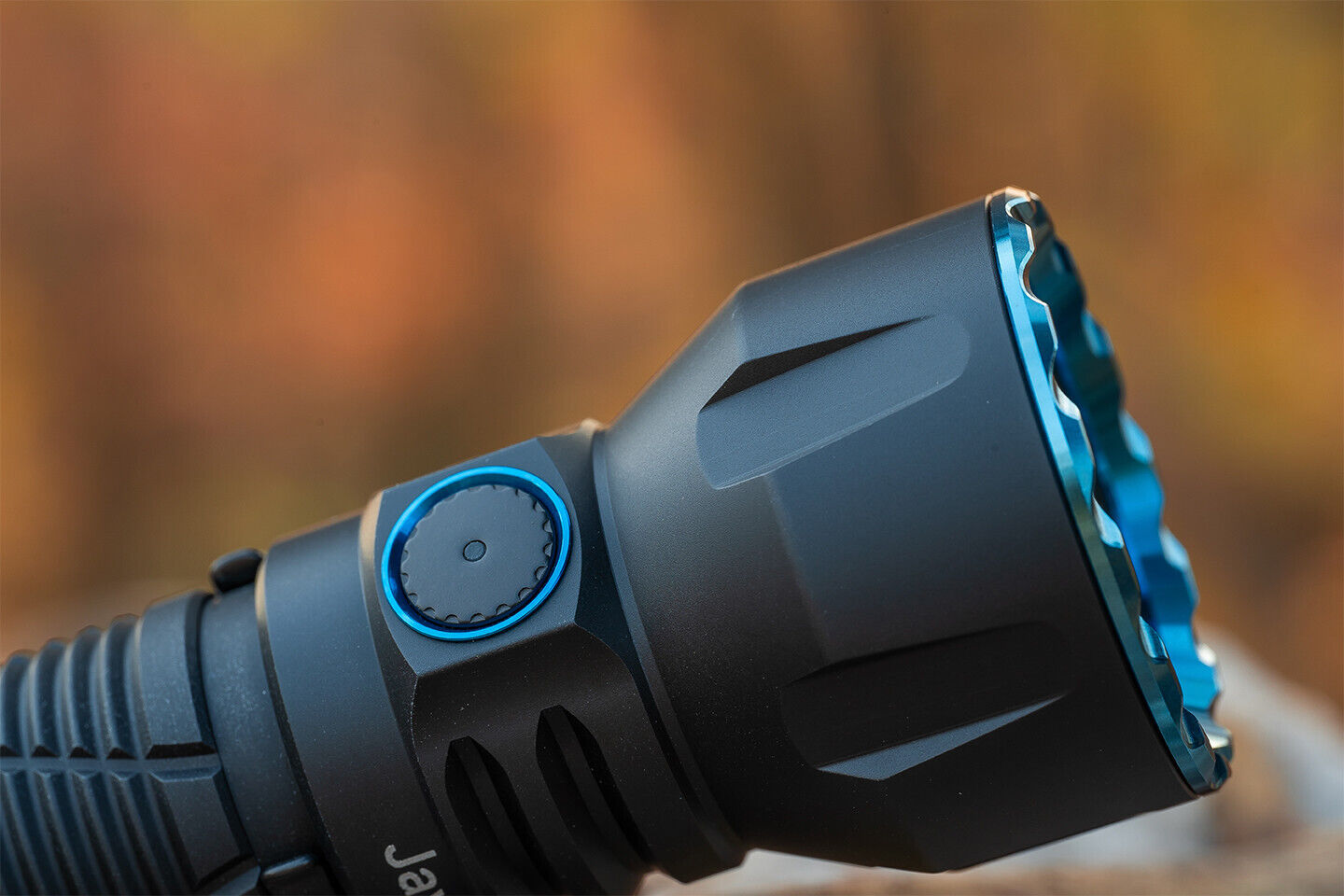 OLIGHT JAVELOT LONG RANGE OUTRANGE FLASHLIGHT