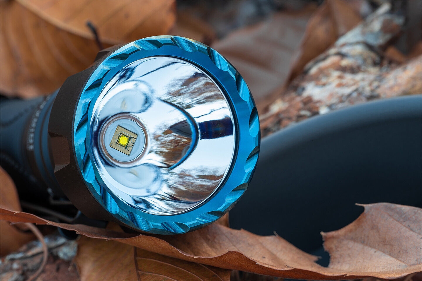 OLIGHT JAVELOT LONG RANGE OUTRANGE FLASHLIGHT
