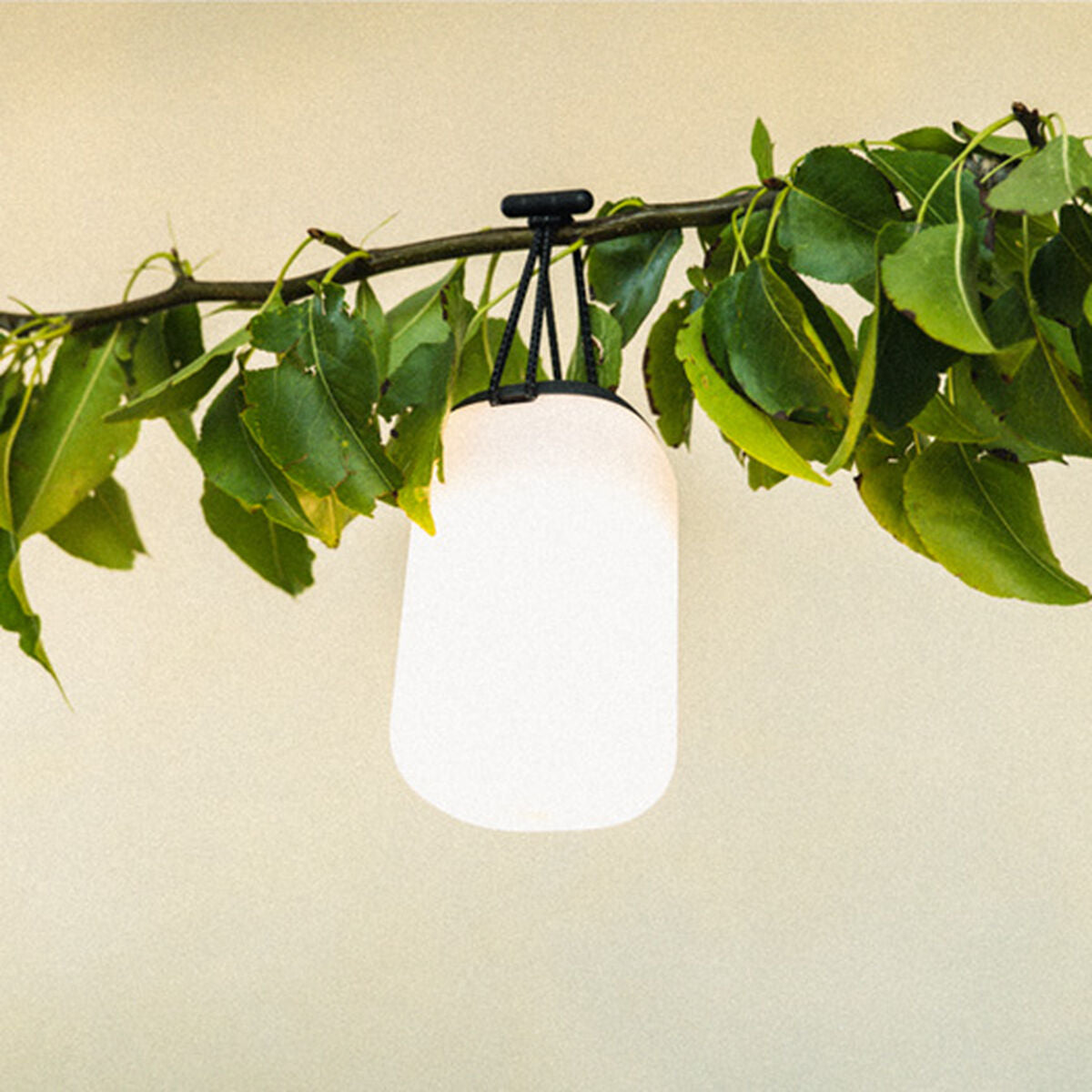 LANDER BOULDER LANTERN (LANTERN + CHARGING HUB)
