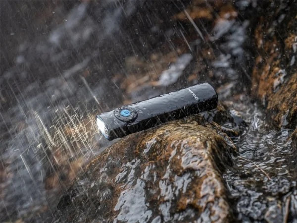 OLIGHT ARKFELD UV NW